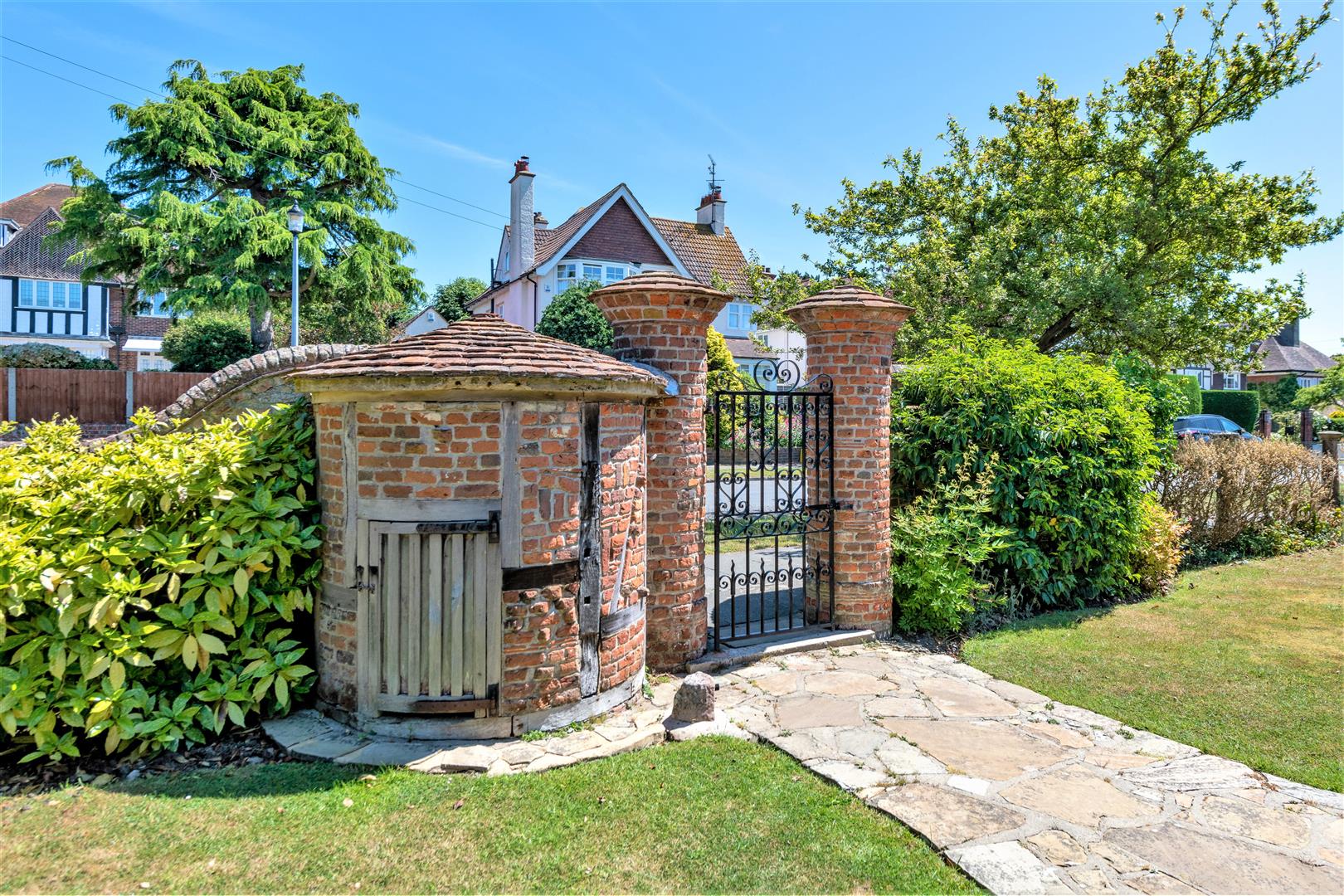 Property Details Paveys Estate Agents